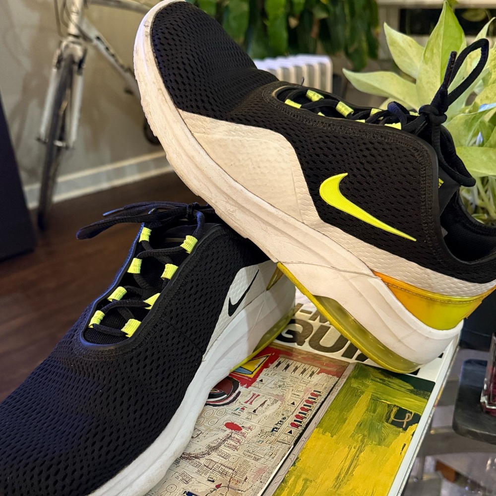 Nike Air Max Motion 2 Neon Athletic Shoes Men's Sz 10